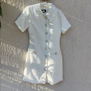 Elegant White Short-Sleeve Dress with Lace Collar